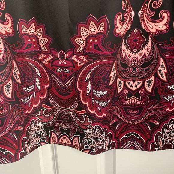 Roz & Ali Black with Red Floral Pull on Pencil Skirt, Size 2X - Picture 3 of 6